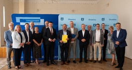 Poprawiamy bezpieczeństwo - umowa na rozbudowę ulicy Podlesie w Radziszowie podpisana