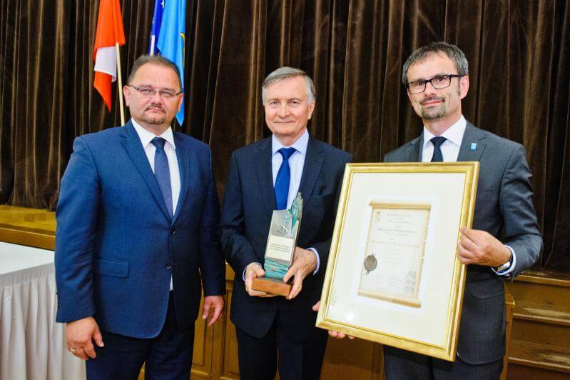 uroczystość wręczenia tytułu Honorowego Obywatela Miasta i Gmina Skawina. Zdjęcie z Burmistrzem