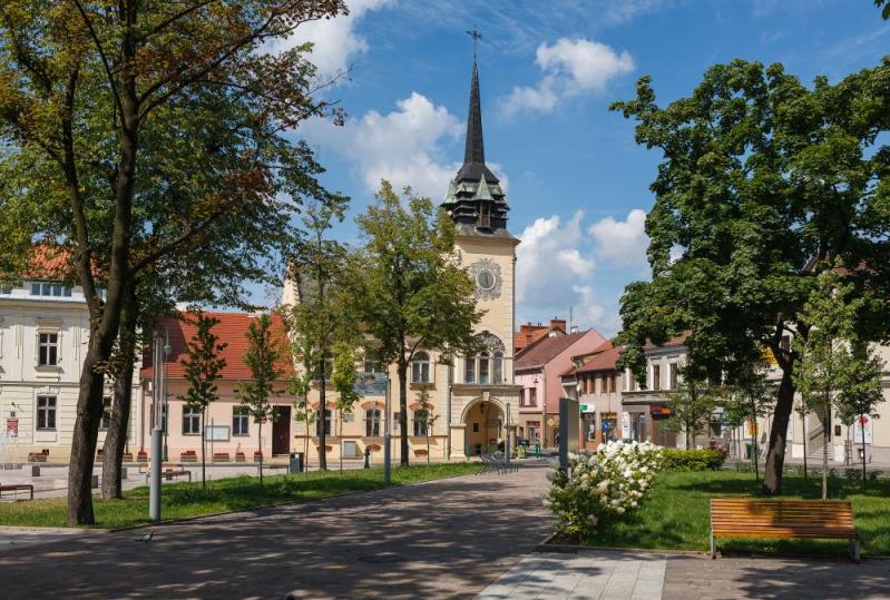 Skawiński Rynek. widok na Ratusz