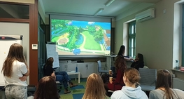 "Miasto Dziewczyn" – jak nastolatki zaprojektowały Skawinę w The Sims?