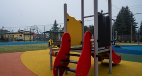 Ochodza. Powstał nowoczesny plac zabaw, boisko i siłownia 