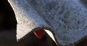 Trwa nabór wniosków na bezpłatny odbiór azbestu w 2023 r.