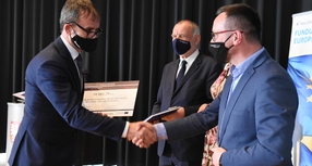 75 tys. złotych na nauczanie zdalne dla Skawiny