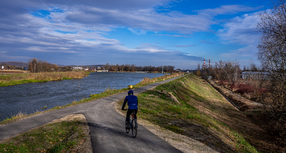 Trwa budowa ścieżki rowerowej na Kanale Łączańskim