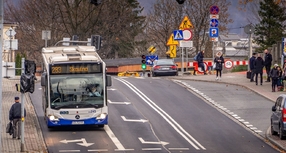 Prace na skrzyżowaniu ul. Popiełuszki z ul. Korabnicką - zmiany w kursach autobusów