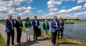 Rowerem na pociąg. Ścieżka na Kanale Łączańskim to nie tylko piękne widoki