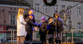 Magia Świąt na skawińskim Rynku – relacja z Kiermaszu Bożonarodzeniowego „Idą Święta” 2025