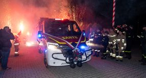 Powitanie nowego samochodu w OSP Rzozów