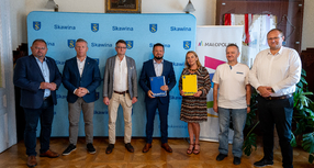 Umowa na budowę wielofunkcyjnego boiska sportowego w Jaśkowicach podpisana