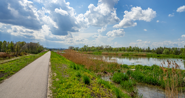 Malownicza ścieżka rowerowa na Kanale Łączańskim już gotowa